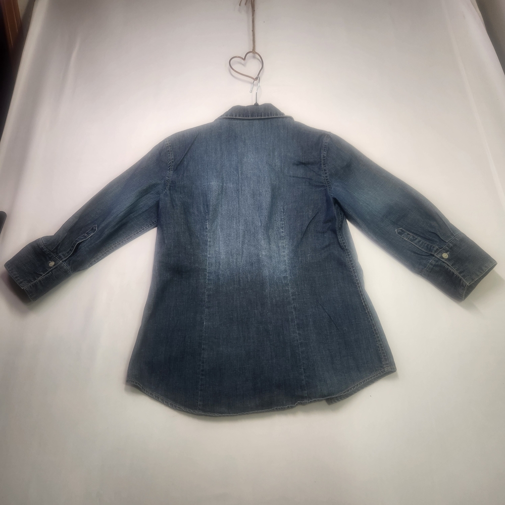 💙Chico's Classic Versatile Blue Button-Up Shirt Size 0 - Picture 2 of 9